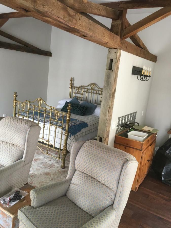 The Carriage House Flat - Downtown Paris Canada Экстерьер фото
