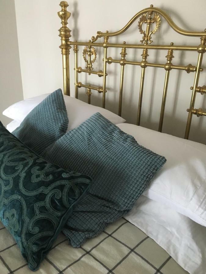 The Carriage House Flat - Downtown Paris Canada Экстерьер фото